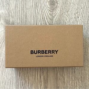 Burberry Box (BB23)